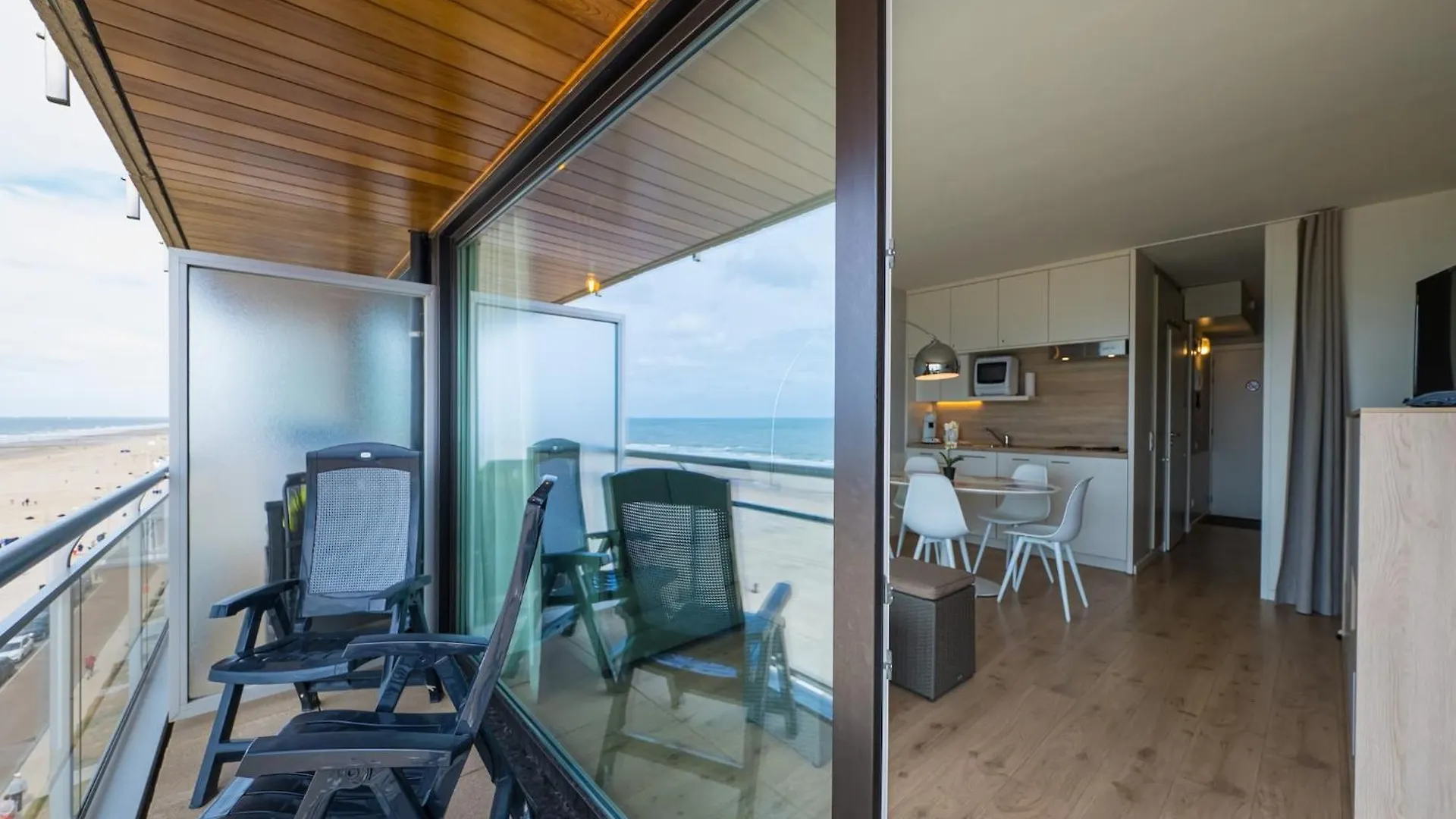 Studio On 6Th Floor For Family Middelkerke Belgium